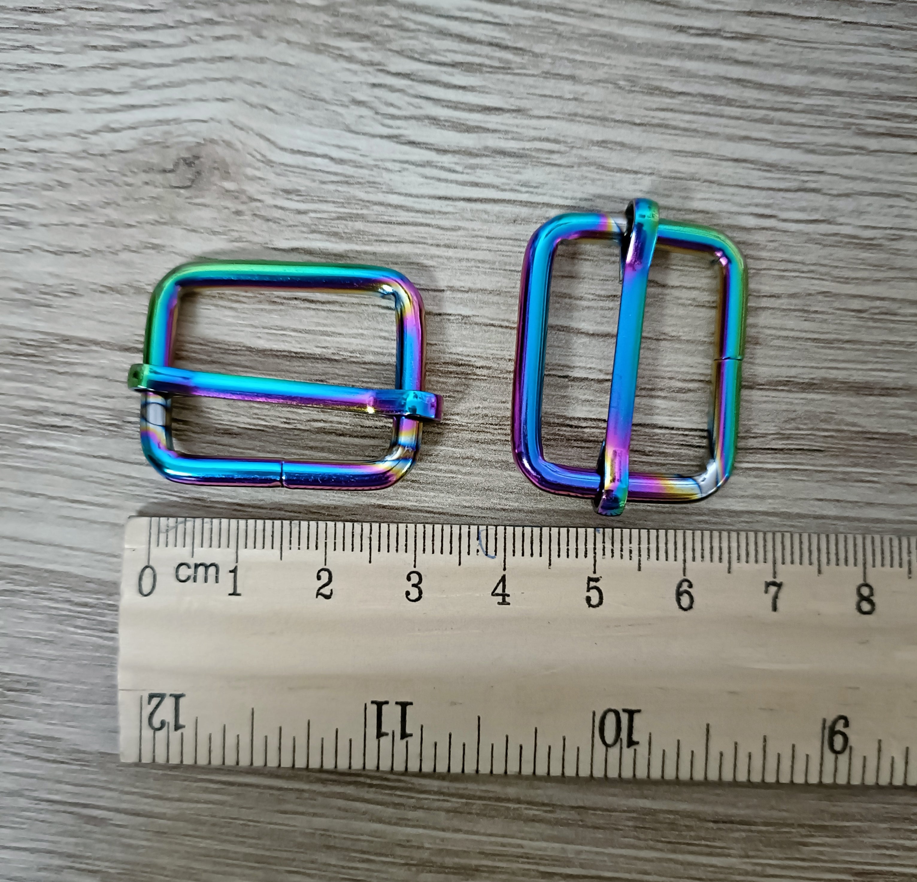 Small rainbow metal sliders